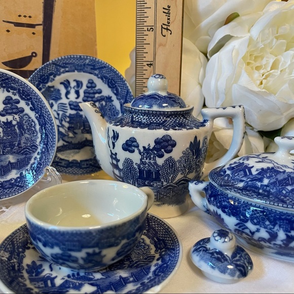 RARE 1950’s SEARS AND ROEBUCK “BLUE WILLOW” LITTLE HOSTESS DISHES FOR PLAYTIME - Picture 12 of 15